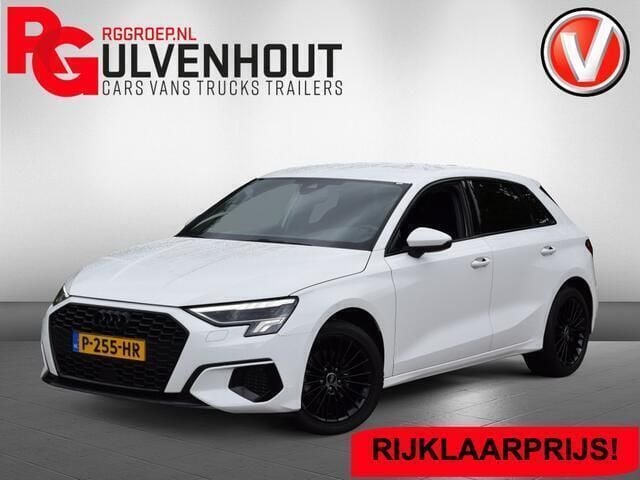 Wit Gebruikt 2022 Audi A3 Sportback Black Edition Hatchback | € 29.740 (Eerlijke prijs) - Afbeelding 1/4