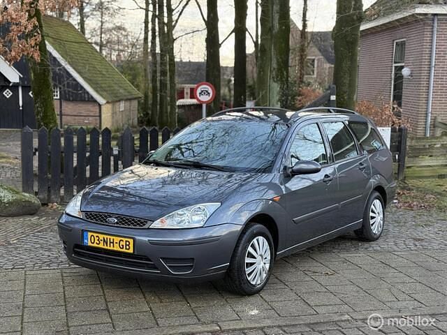 Grijs Occasion 2003 Ford Focus Stationwagen | € 999 (Eerlijke prijs) - Afbeelding 1/4