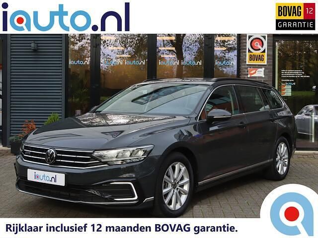 Grijs Gebruikt 2021 VW Passat GTE Stationwagen | € 25.745 (Eerlijke prijs) - Afbeelding 1/4