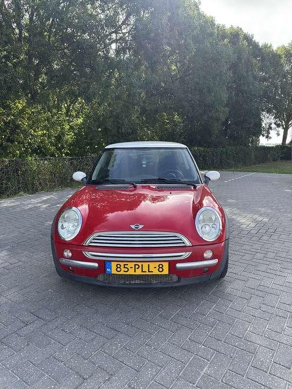 Rood Gebruikt 2002 Mini Cooper Pepper Hatchback | € 950 (Super prijs) - Afbeelding 1/4