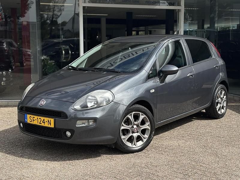 Grijs Gebruikt 2018 Fiat Punto Hatchback | € 8.900 (Duur) - Afbeelding 1/4