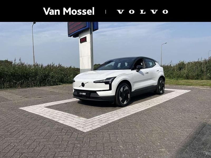 Wit Nieuw 2025 Volvo EX30 Plus SUV | € 39.940 - Afbeelding 1/4