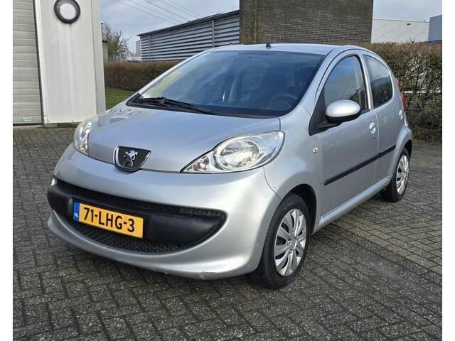 Grijs Gebruikt 2008 Peugeot 107 Urban Move Hatchback | € 1.499 (Goede deal) - Afbeelding 1/4
