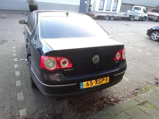 Zwart Occasion 2010 VW Passat Sedan | € 650 - Afbeelding 1/4