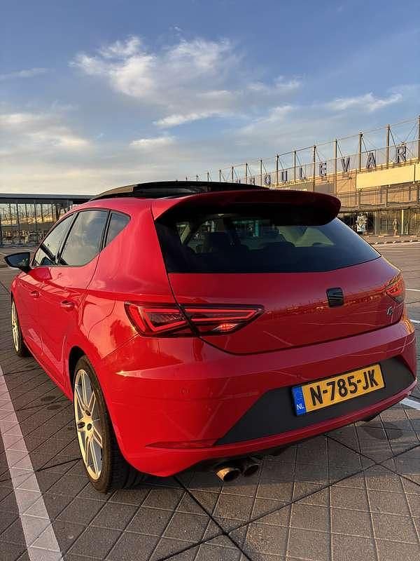 Occasion Seat Leon FR 179 PK (131 kW) 2017 Rood Hatchback