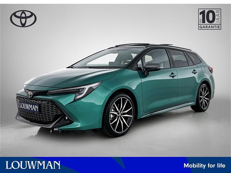 Groen Nieuw 2025 Toyota Corolla Hybrid Sport Stationwagen | € 40.945 - Afbeelding 1/4