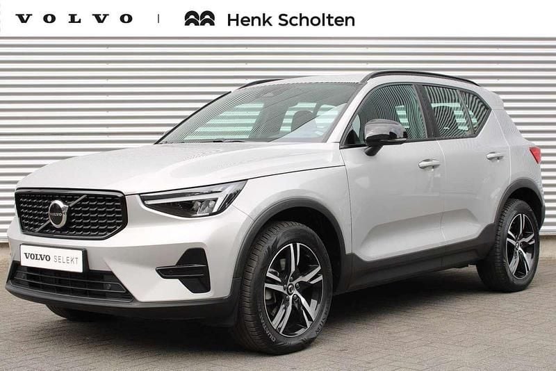 Grijs Occasion 2024 Volvo XC40 Plus SUV | € 39.750 (Eerlijke prijs) - Afbeelding 1/3