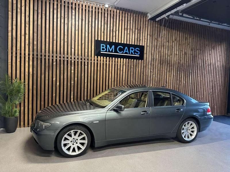 Paars Gebruikt 2004 BMW 745 Executive Sedan | € 2.799 - Afbeelding 1/4