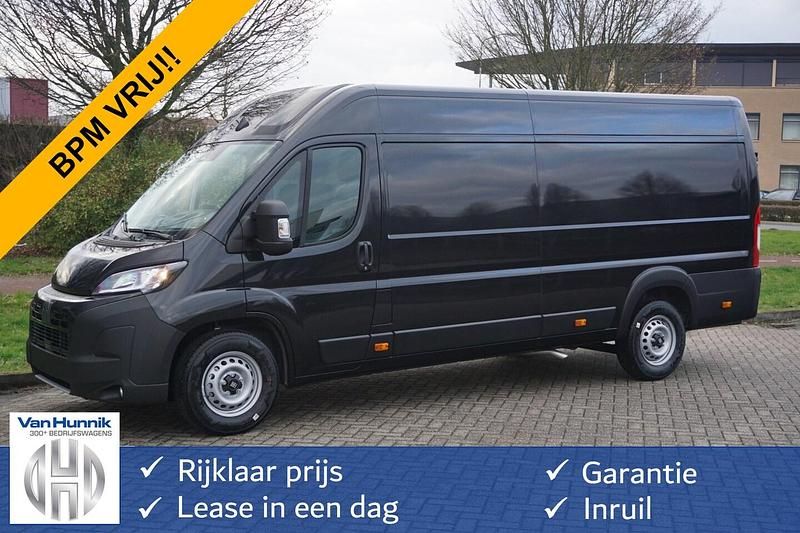 Zwart (metallic) Gebruikt 2024 Fiat Ducato Van | € 36.850 - Afbeelding 1/4