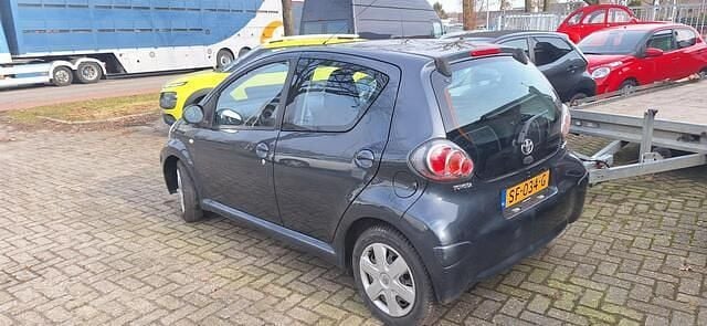 Occasion Toyota Aygo 68 PK (50 kW) 2010 Grijs (metallic) Hatchback