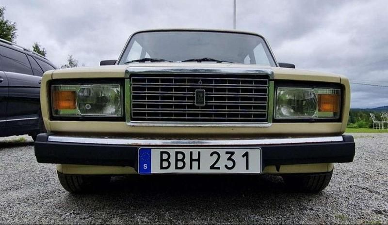 Wit Gebruikt 1987 Lada 2107 Sedan | € 5.500 - Afbeelding 1/4