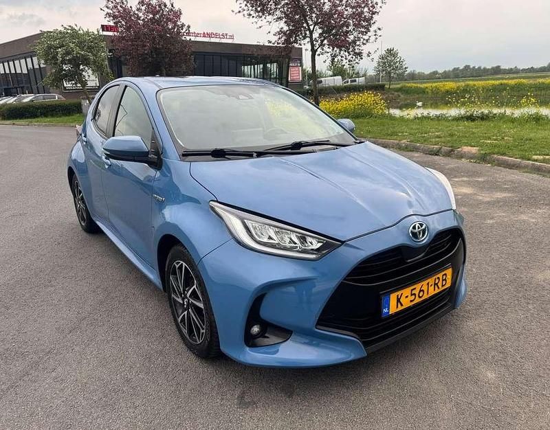 Blauw Gebruikt 2021 Toyota Yaris Hybrid Style Hatchback | € 16.650 (Eerlijke prijs) - Afbeelding 1/4