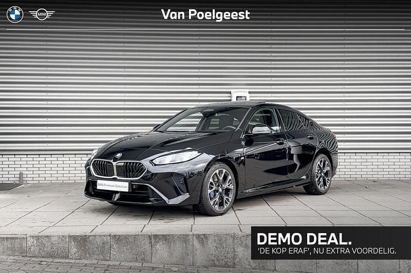 Saphirschwarz metallic (zwart metallic) Gebruikt 2025 BMW 220 Comfort Edition Coupé | € 42.900 (Super prijs) - Afbeelding 1/4