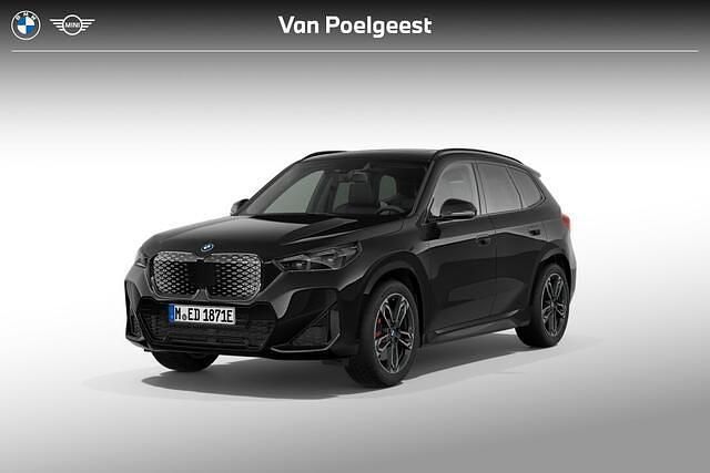 Zwart Nieuw 2025 BMW iX1 M Sport SUV | € 61.972 (Eerlijke prijs) - Afbeelding 1/4