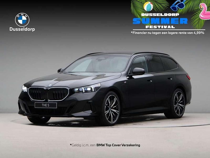 Zwart Nieuw 2025 BMW 530e Comfort Edition Stationwagen | € 91.267 (Eerlijke prijs) - Afbeelding 1/4