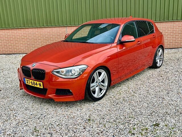 Oranje Gebruikt 2013 BMW 118 Executive Hatchback | € 12.900 (Duur) - Afbeelding 1/4