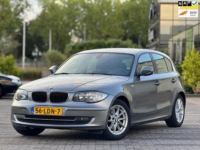 Grijs Gebruikt 2010 BMW 116 Hatchback | € 4.495 (Eerlijke prijs) - Afbeelding 1/4