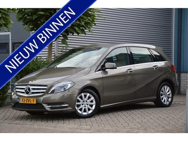 Grijs Gebruikt 2013 Mercedes B180 Ambition MPV | € 12.750 (Eerlijke prijs) - Afbeelding 1/4