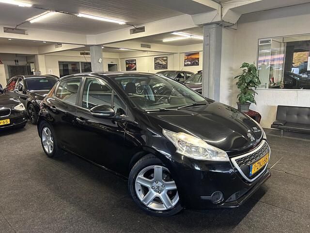 Zwart Gebruikt 2014 Peugeot 208 Access Hatchback | € 3.995 (Iets duurder) - Afbeelding 1/4