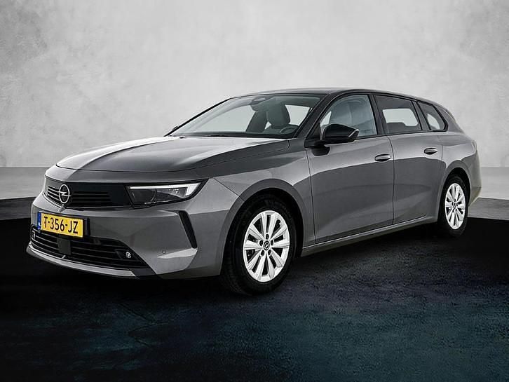 Grijs Gebruikt 2023 Opel Astra Edition Stationwagen | € 24.420 (Iets duurder) - Afbeelding 1/3