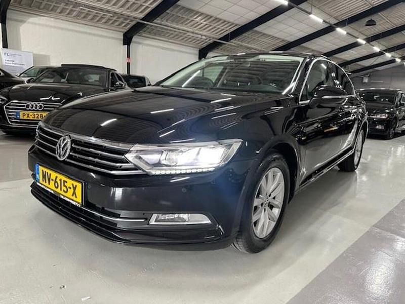 Zwart Gebruikt 2017 VW Passat Comfortline Sedan | € 11.950 (Eerlijke prijs) - Afbeelding 1/4