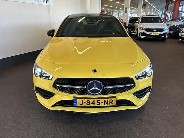 Occasion Mercedes CLA220 Premium Plus 191 PK (140 kW) 2019 Geel Sedan