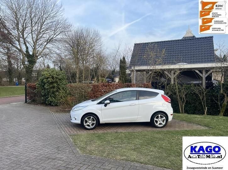 Wit Occasion 2009 Ford Fiesta Sport Hatchback | € 3.450 (Goede deal) - Afbeelding 1/4