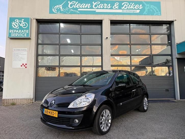 Zwart Gebruikt 2009 Renault Clio II Collection Hatchback | € 2.450 (Eerlijke prijs) - Afbeelding 1/4