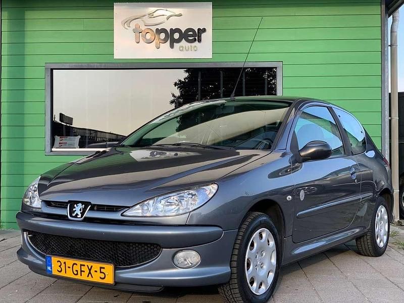 Grijs Gebruikt 2008 Peugeot 206 Hatchback | € 2.445 (Eerlijke prijs) - Afbeelding 1/4