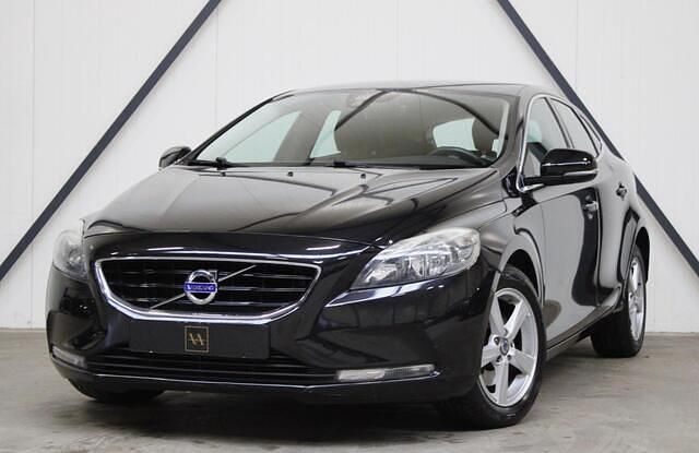 Zwart Gebruikt 2015 Volvo V40 Momentum Hatchback | € 11.999 (Eerlijke prijs) - Afbeelding 1/3