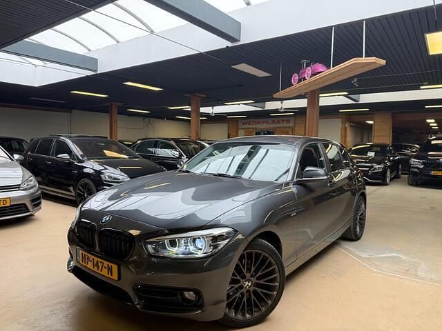 Grijs Gebruikt 2015 BMW 118 Sport Line Hatchback | € 11.450 (Iets duurder) - Afbeelding 1/4