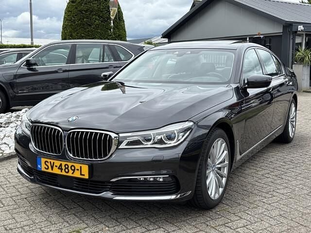 Grijs Occasion 2017 BMW 740 Executive Sedan | € 27.950 (Goede deal) - Afbeelding 1/4
