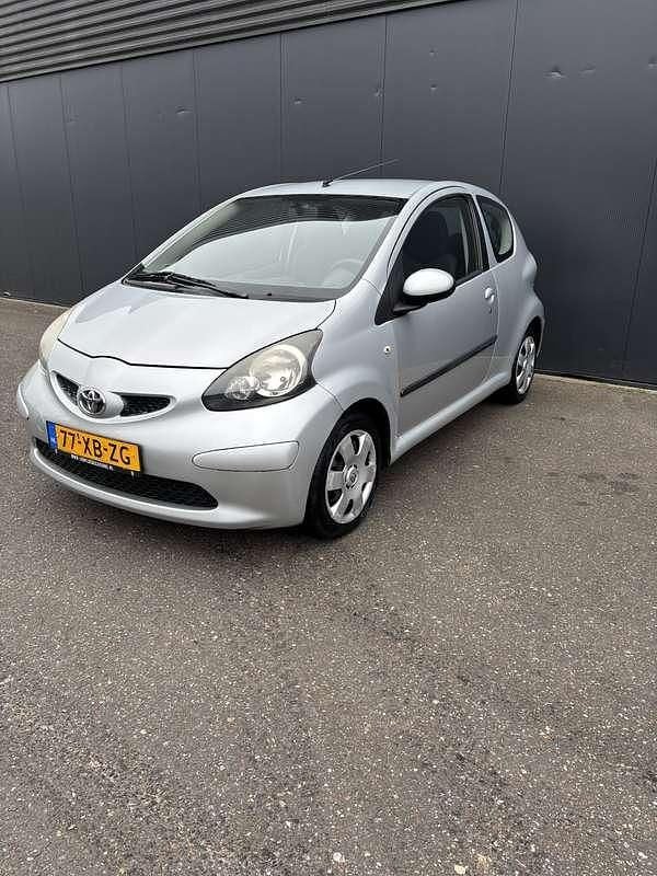 Grijs Occasion 2007 Toyota Aygo Hatchback | € 1.950 (Goede deal) - Afbeelding 1/4