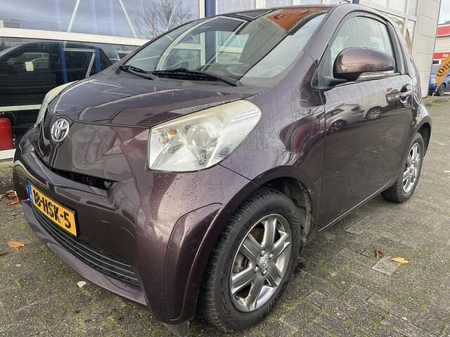 Paars Occasion 2009 Toyota iQ Comfort Hatchback | € 4.750 (Duur) - Afbeelding 1/4