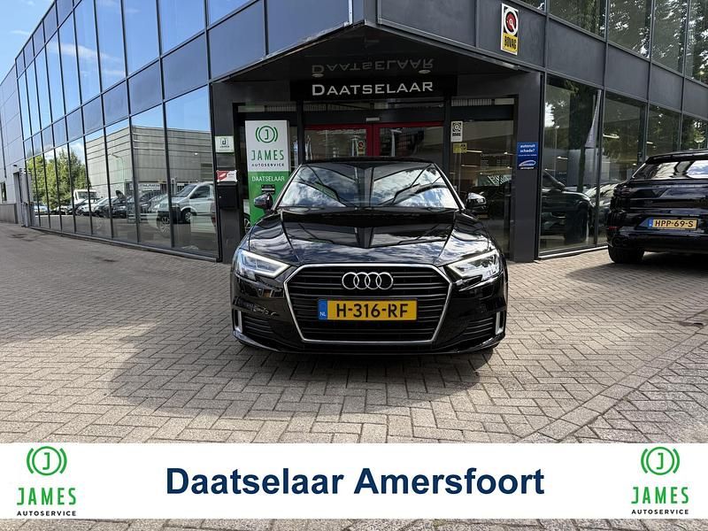 Zwart Gebruikt 2020 Audi A3 Hatchback | € 21.744 (Super prijs) - Afbeelding 1/4