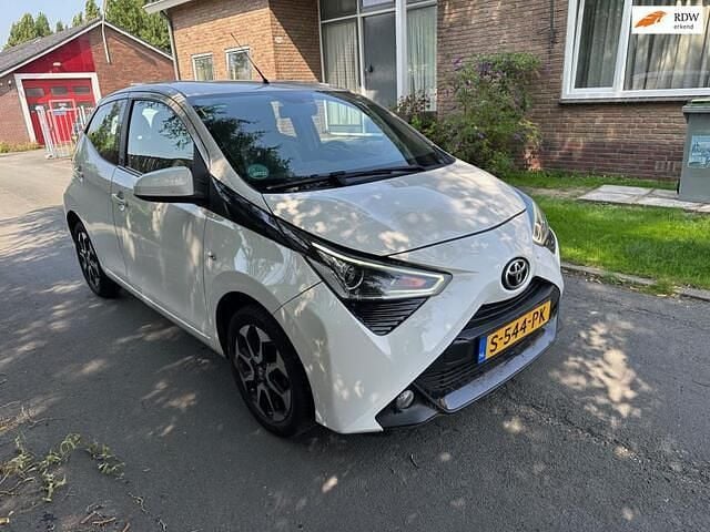 Wit Gebruikt 2020 Toyota Aygo X-clusiv Hatchback | € 9.795 (Goede deal) - Afbeelding 1/4