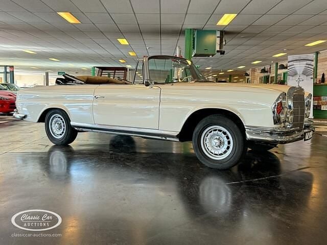 Grijs Gebruikt 1966 Mercedes 220 Cabriolet | € 103.000 - Afbeelding 1/4