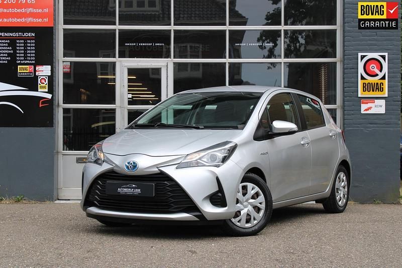 Grijs Gebruikt 2018 Toyota Yaris Hybrid Hatchback | € 15.490 (Goede deal) - Afbeelding 1/4