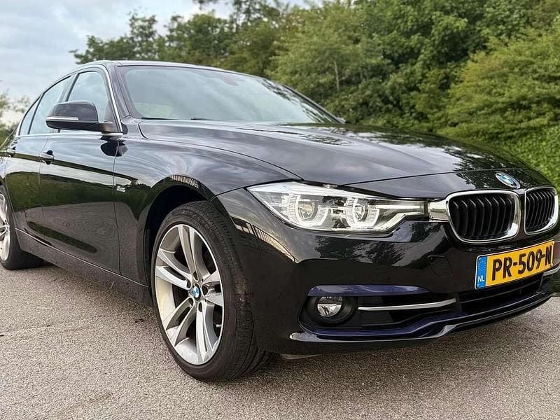 Zwart Gebruikt 2017 BMW 320 Sedan | € 22.950 (Super prijs) - Afbeelding 1/4