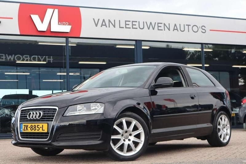 Zwart Gebruikt 2009 Audi A3 Attraction Hatchback | € 5.748 (Eerlijke prijs) - Afbeelding 1/4