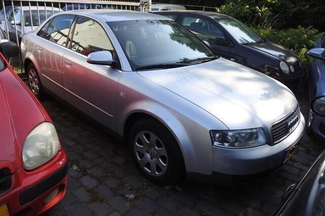 Grijs Gebruikt 2001 Audi A4 Exclusive Sedan | € 895 (Eerlijke prijs) - Afbeelding 1/4