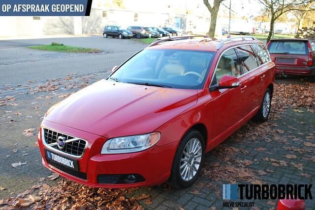 Occasion Volvo V70 Summum 179 PK (131 kW) 2011 Rood Stationwagen