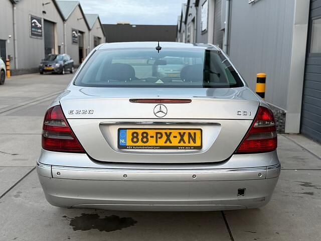 Occasion Mercedes E220 Elegance 150 PK (110 kW) 2005 Grijs (metallic) Sedan