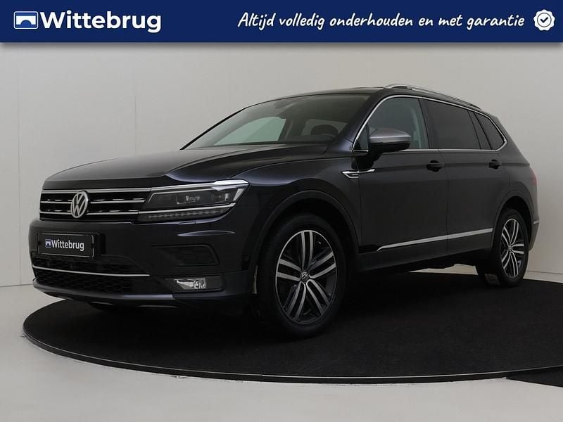 Zwart Gebruikt 2018 VW Tiguan Allspace Highline SUV | € 35.925 (Eerlijke prijs) - Afbeelding 1/3