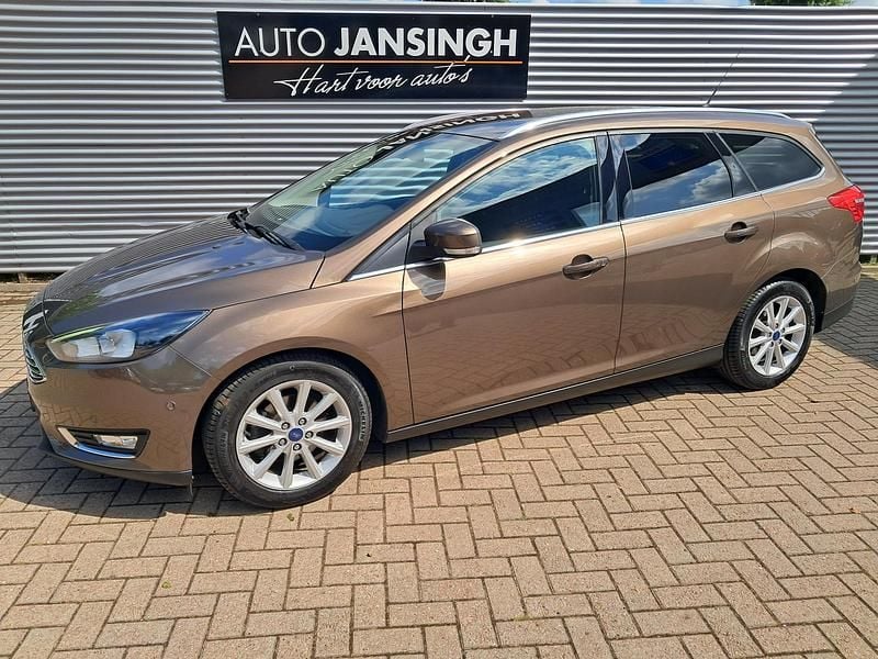 Bruin Gebruikt 2017 Ford Focus Titanium Stationwagen | € 11.995 (Eerlijke prijs) - Afbeelding 1/4