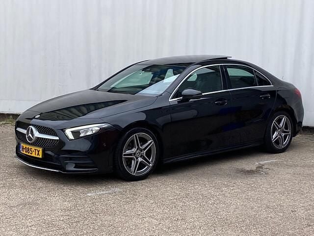 Zwart Gebruikt 2020 Mercedes A180 Business Sedan | € 25.995 (Eerlijke prijs) - Afbeelding 1/4