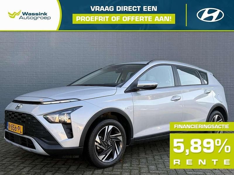 Grijs (metallic) Gebruikt 2021 Hyundai Bayon Comfort SUV | € 16.450 (Eerlijke prijs) - Afbeelding 1/4