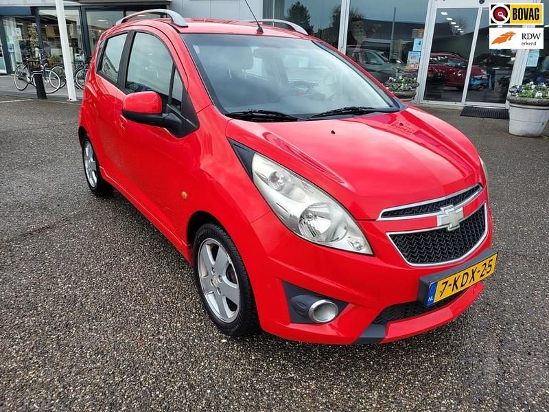 Rood Occasion 2011 Chevrolet Spark LT Hatchback | € 3.450 (Eerlijke prijs) - Afbeelding 1/4