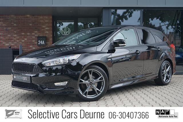 Zwart Gebruikt 2018 Ford Focus ST-Line Stationwagen | € 10.500 (Goede deal) - Afbeelding 1/4