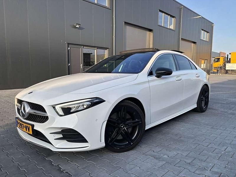 Wit Gebruikt 2019 Mercedes A250 Premium Plus Sedan | € 24.950 (Super prijs) - Afbeelding 1/4